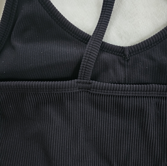 Black Ribbed Cross Back Straps Sports Bra - Picture 3 of 6